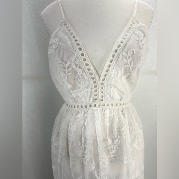 NWOT LACED CROCHET DRESS SIZE SMALL - Picture 5 of 17